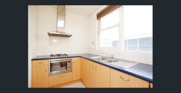 1 bedroom plus study & air con!! - Photo 1