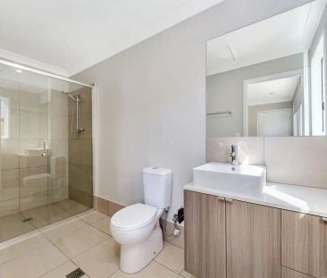 “One Bedroom Modern Duplex !” - Photo 3