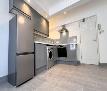 The Parade, Roath, Cardiff - Photo 5