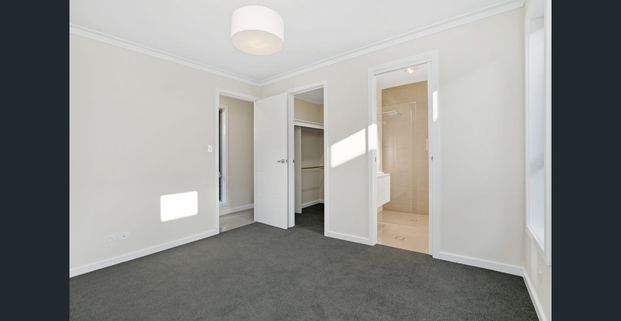 Effortless Living in Leafy Locale! - Photo 1