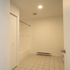 1 CH - 1 SDB - Saint-Charles-Borromée - $916 /mo - Photo 3