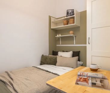 Carrer de Calàbria, Barcelona, Catalonia 08015 - Photo 5