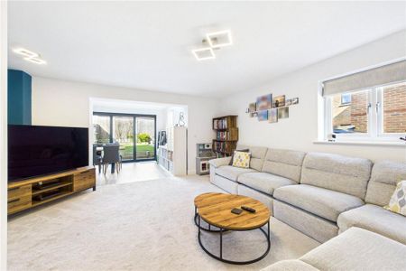 4 bedroom semi-detached house to rent - Photo 2