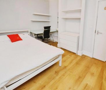 6 bedroom terraced house to rent - Photo 3