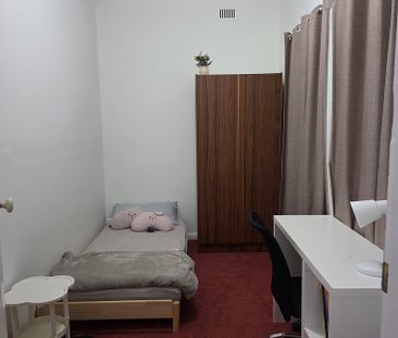 5-bedroom shared house, Glenview Av - Photo 1