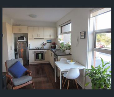 2/54 Emmaline Street, Northcote VIC 3070 - Photo 4
