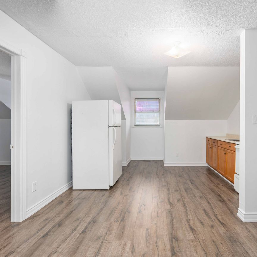 For Lease - 1 Grovepark Street, Richmond Hill, Ontario - Photo 1