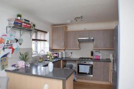 3 bedroom end of terrace house to rent - Photo 4