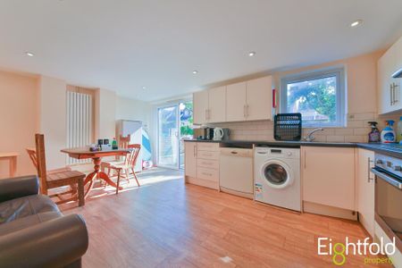 6 bedroom terraced house to rent - Photo 2