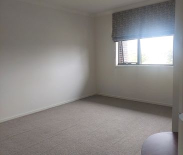 Glen Waverley - Photo 1