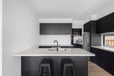 Contemporary Coastal Perfection - Photo 3