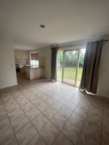 Three Bedroom Home Situated In Quiet Street - Photo 4