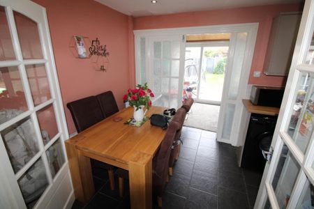 3 bedroom terraced house to rent - Photo 5