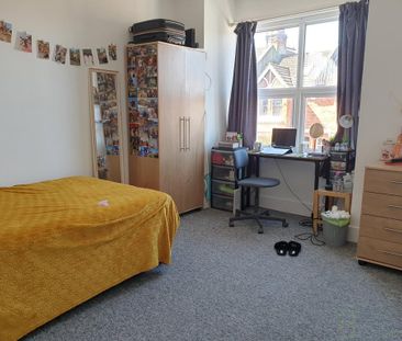 3 bedroom flat to rent - Photo 2