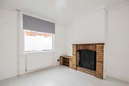 2 bed House - Mid Terrace To Let - Photo 3