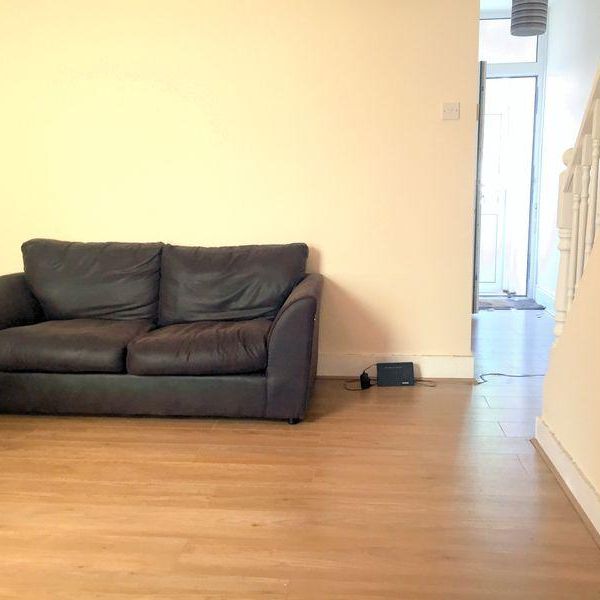 3 bedroom semi-detached house to rent - Photo 1