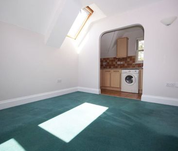 A 1 Bedroom Flat in Lansdown GL50 3RW - Photo 3