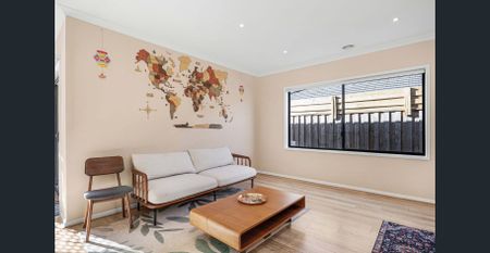 Elegant Family Home in a Prime Manor Lakes Location - Photo 2