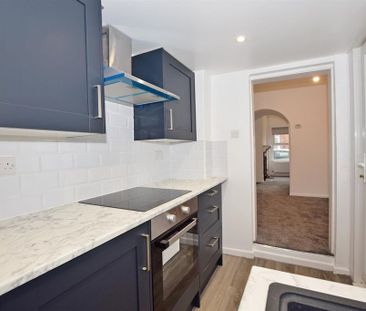 2 bedroom semi-detached house to rent - Photo 6