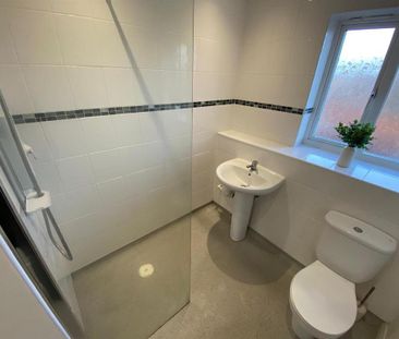 2 bedroom mews to rent - Photo 3