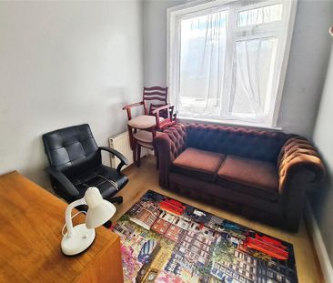 4 bedroom semi-detached house to rent - Photo 1