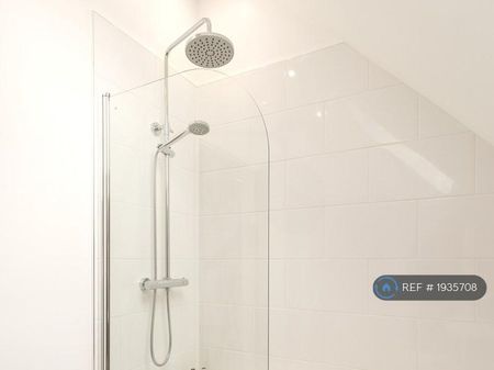 2 bedroom semi-detached house to rent - Photo 2