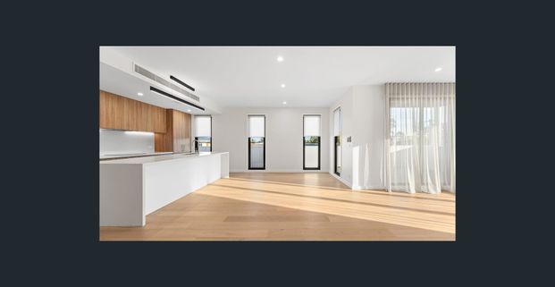 Brand New Luxurious Home - Park Views in Prime Altona Location - Photo 1