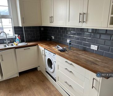 3 bedroom maisonette to rent - Photo 2