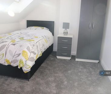 1 bedroom in a house share to rent - Photo 3