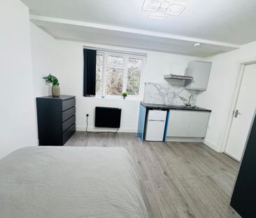 Studio to rent - Photo 6