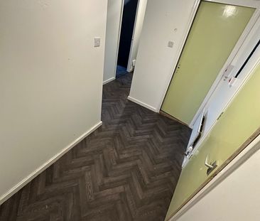 Room in a Shared Flat, Cottingley Heights, LS11 - Photo 1