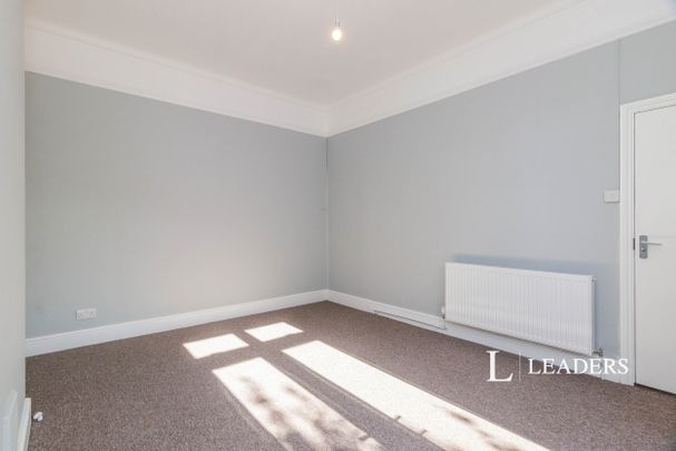 1 bedroom property to rent The Crescent, Leatherhead, KT22 - Photo 1