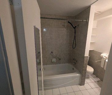 chambre avec salle de bain complète - Photo 4