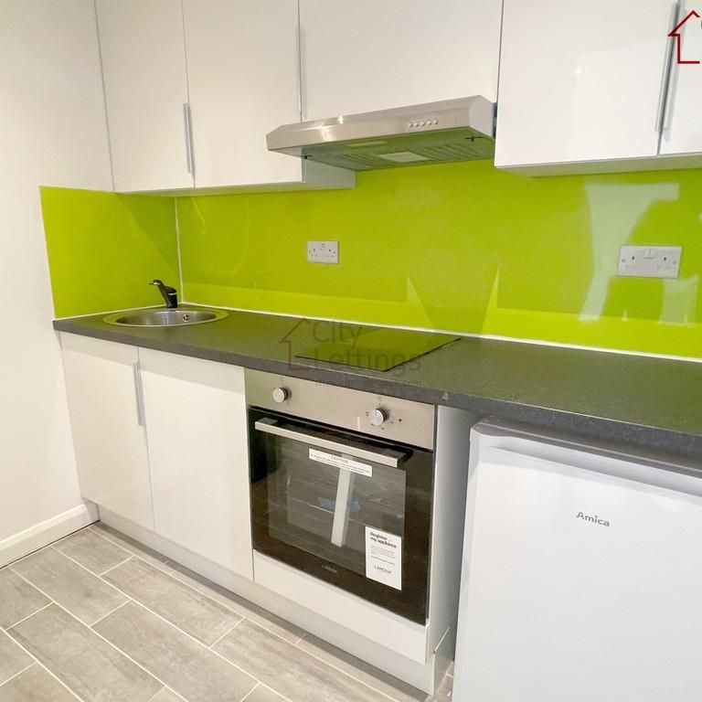 Studio to rent - Photo 1