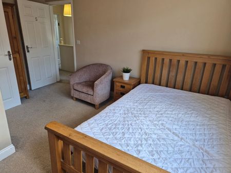 5 Bed Terraced House, Glebelands Road, BS34 - Photo 4