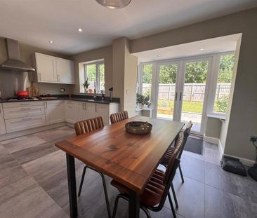 3 bedroom detached house to rent - Photo 4