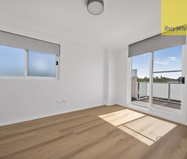 Sanctuary in the Sky: Renovated Top-Floor Apartment with Sweeping V... - Photo 2