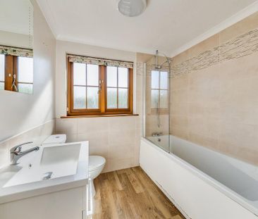 4 bedroom semi-detached house to rent - Photo 4