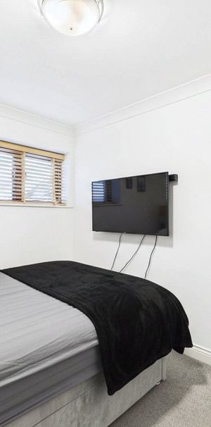 Queens Road, Farnborough Queens Road, Farnborough - Photo 1