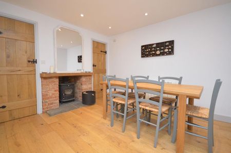 2 bedroom terraced house to rent - Photo 4