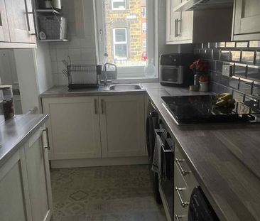 3 Bed Terraced House, Jubilee Place, LS27 - Photo 3