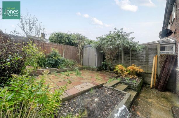 3 bedroom end of terrace house to rent - Photo 1