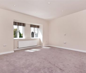 2 bedroom end of terrace house to rent - Photo 3