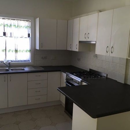 Quiet, Cosy, Well Presented 3 bedroom Home - Photo 3