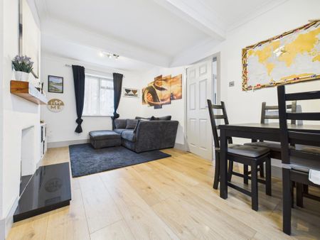 3 bedroom semi-detached house to rent - Photo 2