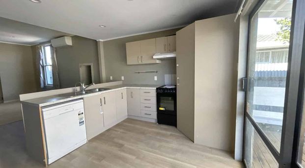 WEST END - 4 BEDROOMS - Photo 1