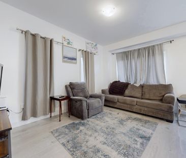 For Lease - 33 Pumpkin Corner Crescent, Barrie, Ontario - Photo 2