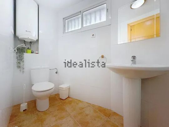 Alquiler de piso en Calle Eurosol - Photo 1