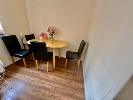 House share to rent - Photo 2