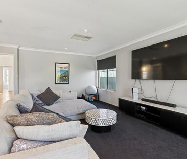 18 Cleveland Court, Marangaroo WA 6064 - Photo 2